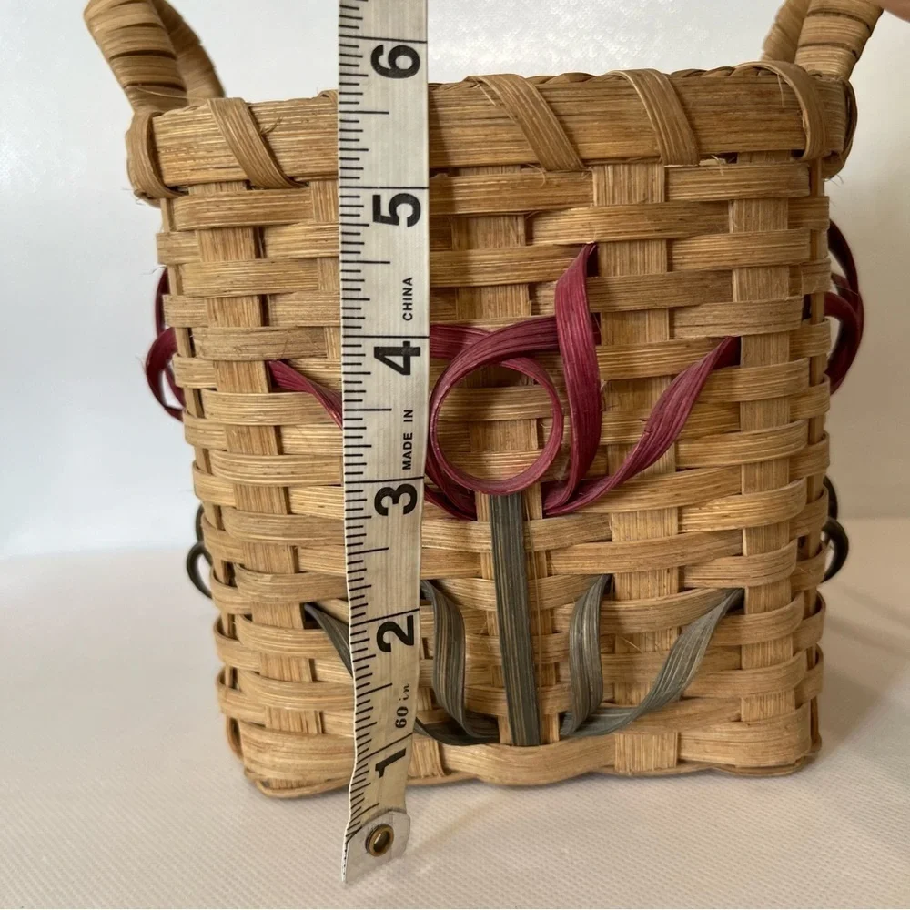 Cute Vintage Curl Splint Basket Red Flower